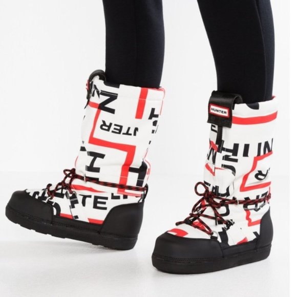 Exploded Logo Moon Boots Size 